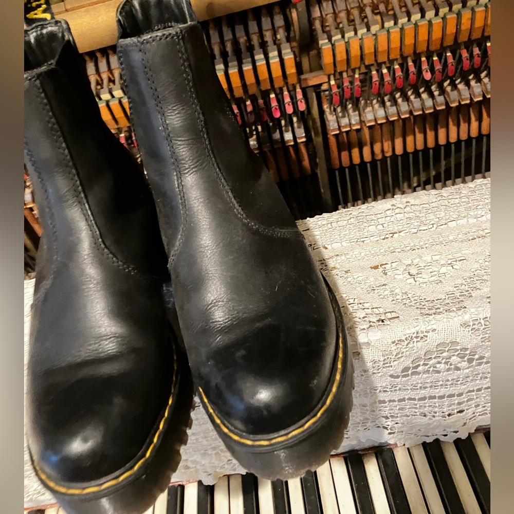 Rometty Wyoming platform Black Leather Chelsea Boots size 8